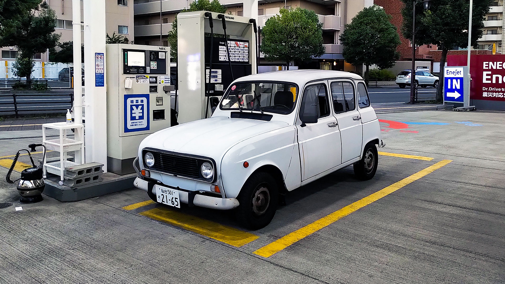 20210921_japanese_gas_station.jpg